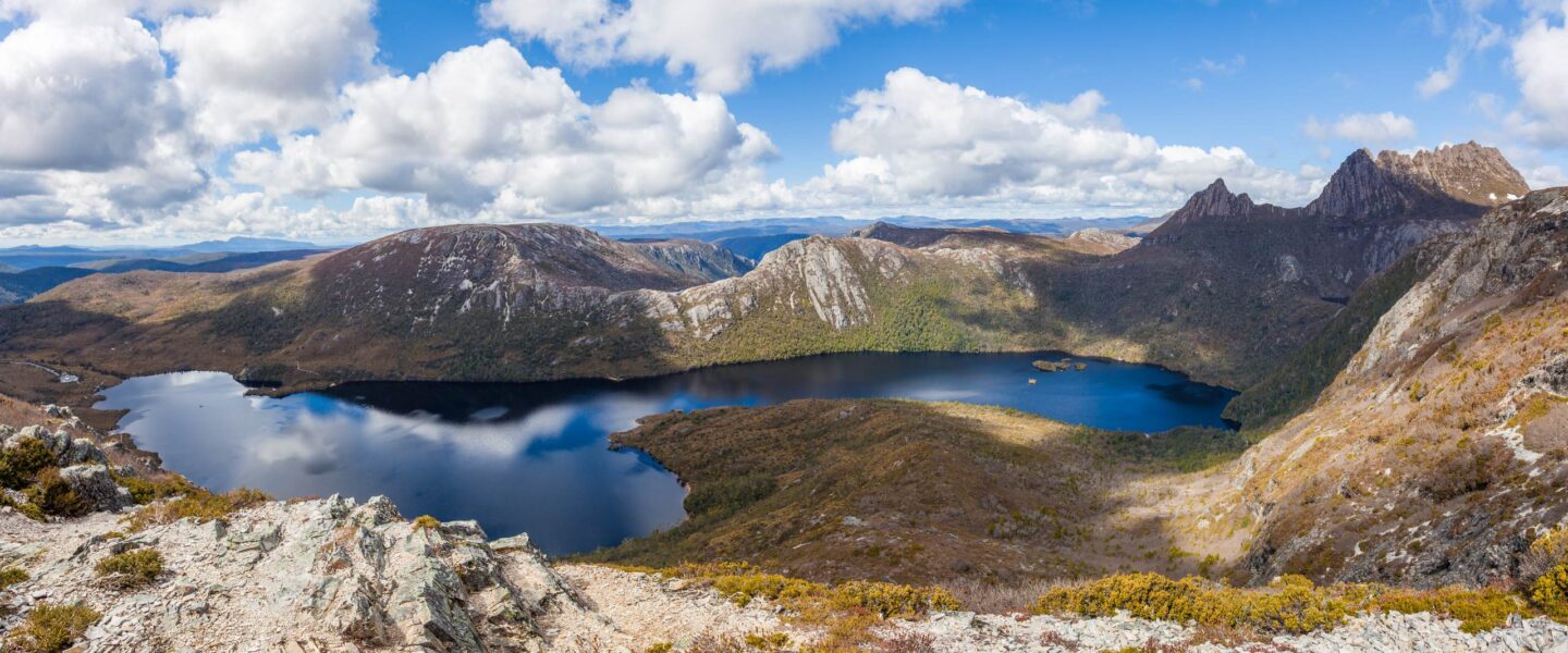 Panorama zicht op Dove Lake in Cradle Mountain National Park