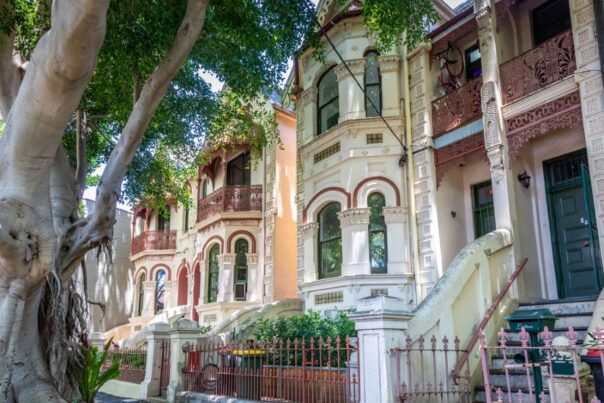 Gekleurde Victoriaanse huizen in de wijk Paddington in Sydney