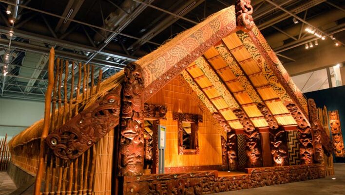Een Māori bouwwerk in het Te Papa Museum in Wellington