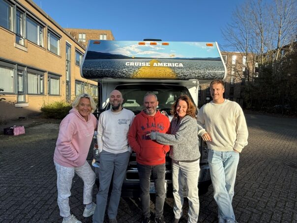 Sales team voor C-25 Cruise Canada